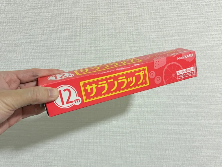 手で持ったラップ（撮影：grapeライフハック編集部）