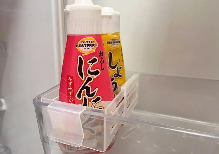 『仕切りにもなる伸縮式冷蔵庫ポケット（ワイド）』の使用写真（撮影：ワード）