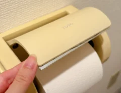トイレットペーパーホルダーの蓋の写真（撮影：grapeライフハック編集部）