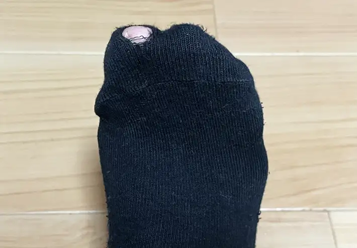 穴あき靴下の写真（撮影：grapeライフハック編集部）