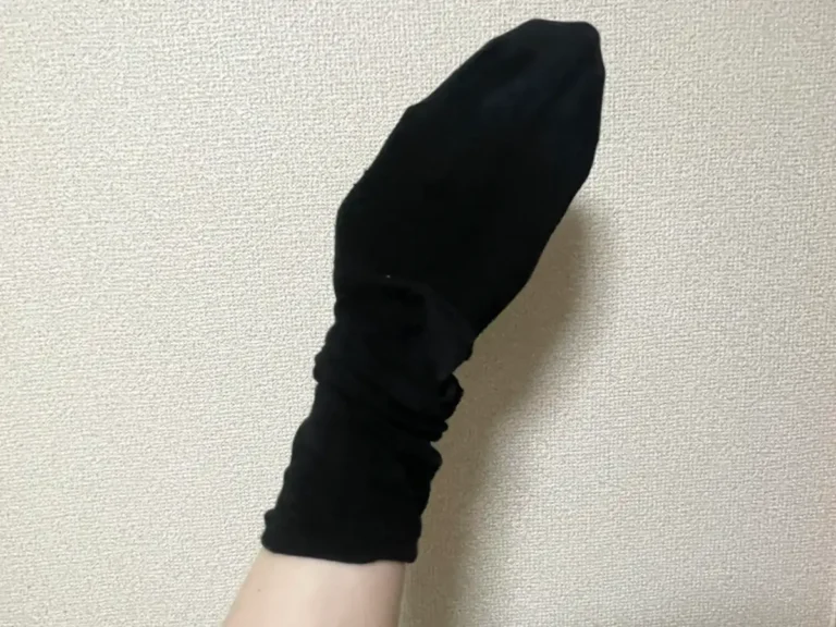 靴下を手にはめた写真（撮影：grapeライフハック編集部）