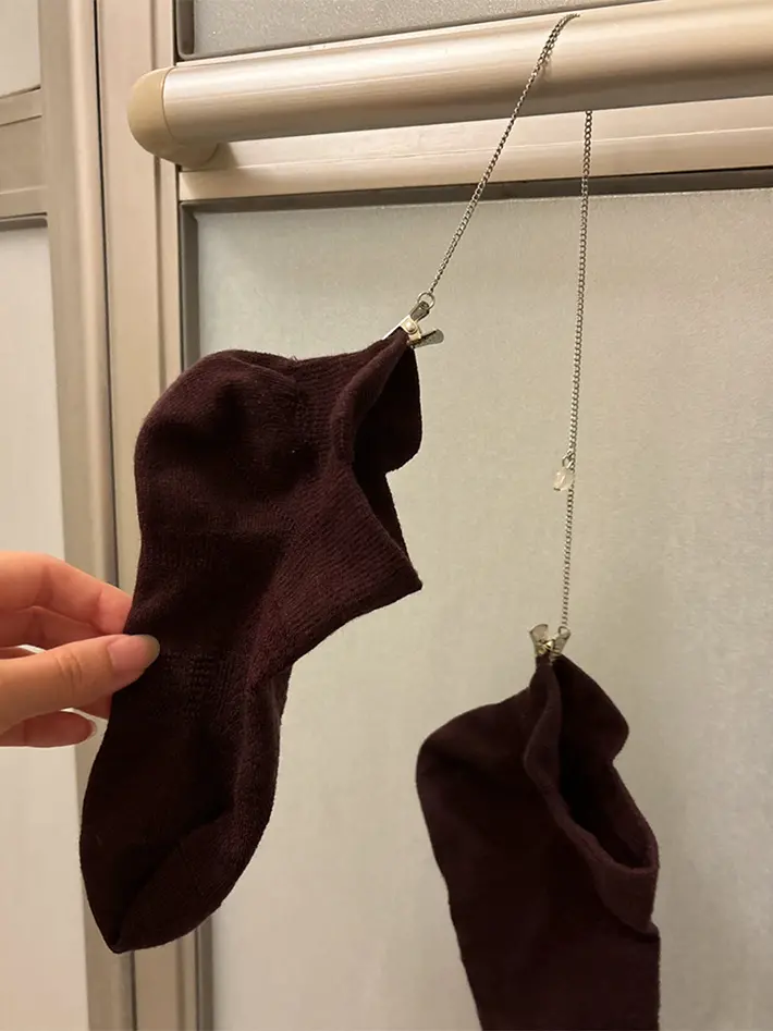 靴下を吊るした写真（撮影：grapeライフハック編集部）