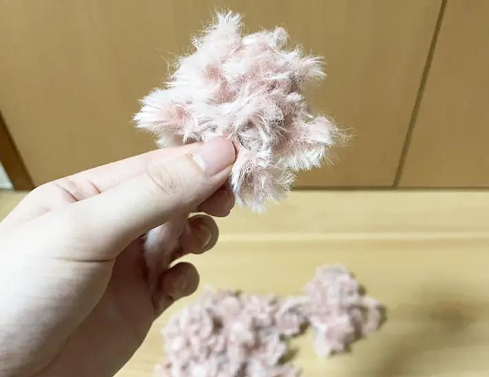 毛糸のポンポンの写真（撮影：grapeライフハック編集部）