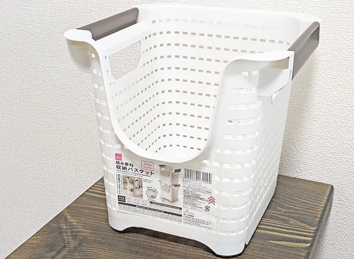 『DAISO 積み重ね収納バスケット（ホイール付）』の写真（撮影：ワード）