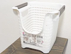『DAISO 積み重ね収納バスケット（ホイール付）』の写真（撮影：ワード）