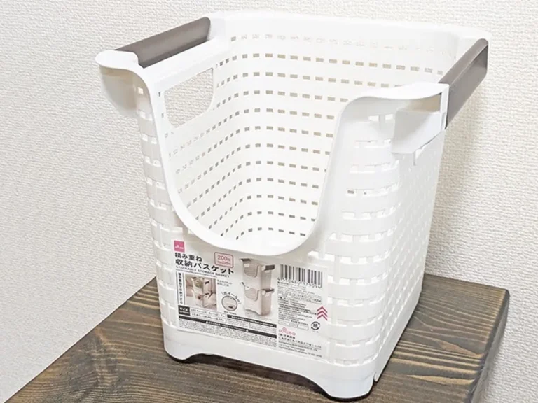 『DAISO 積み重ね収納バスケット(ホイール付)』の写真(撮影:ワード)