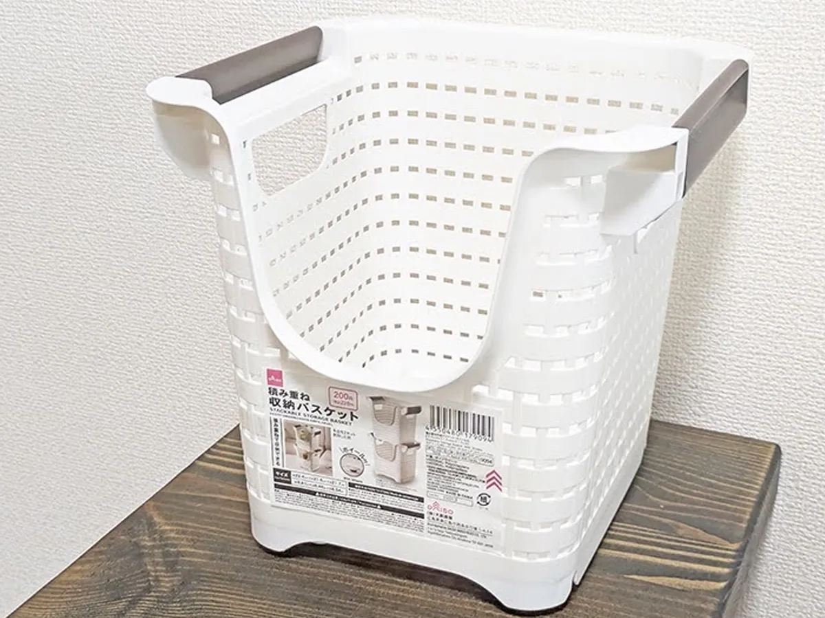『DAISO 積み重ね収納バスケット(ホイール付)』の写真(撮影:ワード)