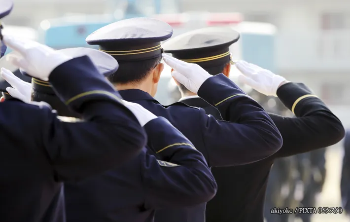 『警察官 敬礼』の写真
