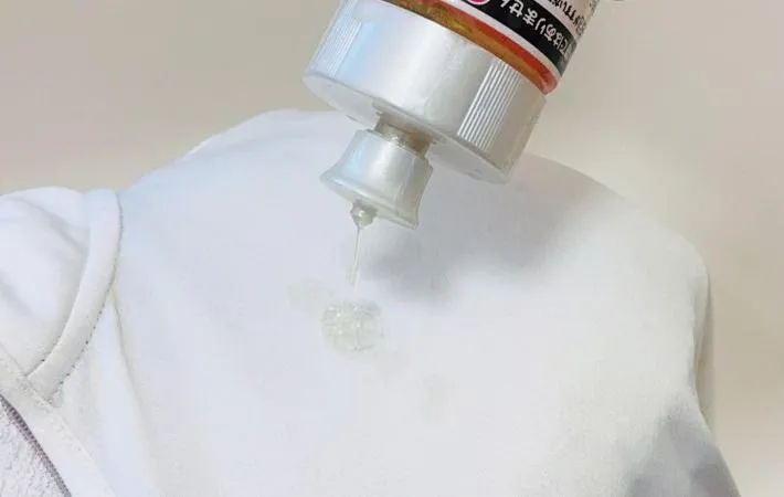 中性洗剤と服の写真