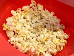 「映画館みたいなポップコーンが食べたい!」 レンチン3分でポンポン弾けるシリコン調理器に「こういうのが家に欲しかった」
