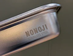 「100均のタッパー買い替えた!」「油汚れも洗うの本当ラク」ステンレスなのにレンチンOKの保存容器がこちら