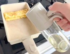 「油を出しすぎちゃった」を解消！6プッシュできれいな玉子焼きも作れる『オイルスプレー』に「キッチンペーパーもいらない」