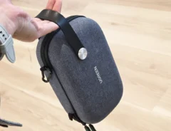 「リュックがスッキリ」「安心感ある」　通勤で増えすぎた荷物、スマートに持ち運ぶにはコレ