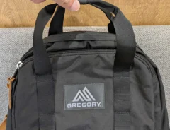 「リュックの中で荷物が迷子にならない」グレゴリーのイージーピージーデイが「小ぶりなのにティッシュ5箱がすっぽり!」