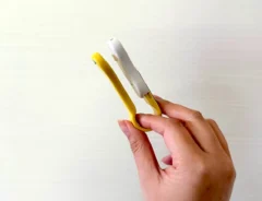 「飛び散ったカレー拭かなきゃ…」　レトルトパウチのイライラ、これで解決！「こういうの欲しかった」「追加でポチッた」