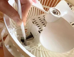 この夏フル稼働してた扇風機、片付ける前によーく見て！　「危なかった…」「これでスッキリ！」