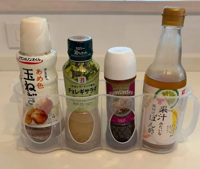 ドレッシングを入れた様子（撮影：grapeライフハック編集部）