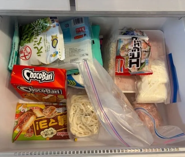 ものが詰まっている冷蔵庫（撮影：grapeライフハック編集部）