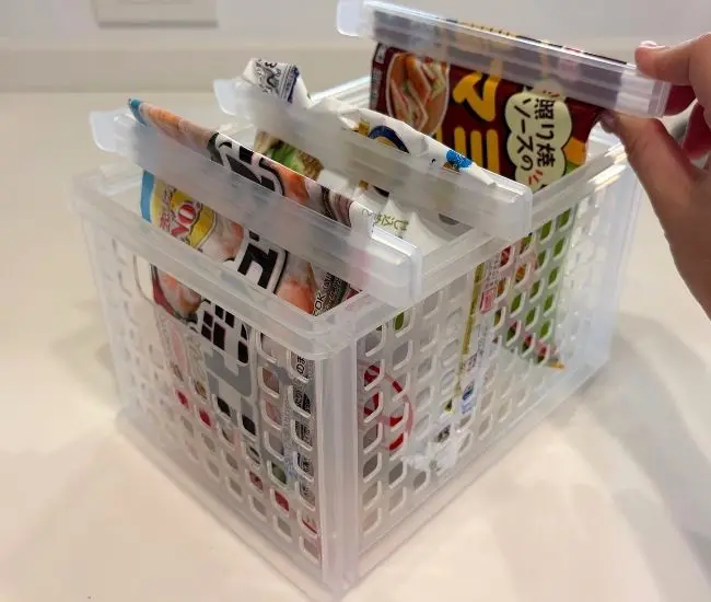袋をクリップで閉じた様子（撮影：grapeライフハック編集部）