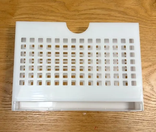 薄型の収納ボックス（撮影：grapeライフハック編集部）