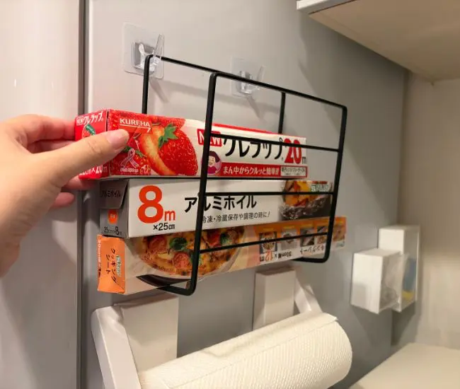 ラップ類を入れた様子（撮影：grapeライフハック編集部）