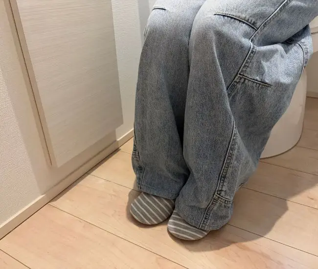 パンツの裾（撮影：grapeライフハック編集部）