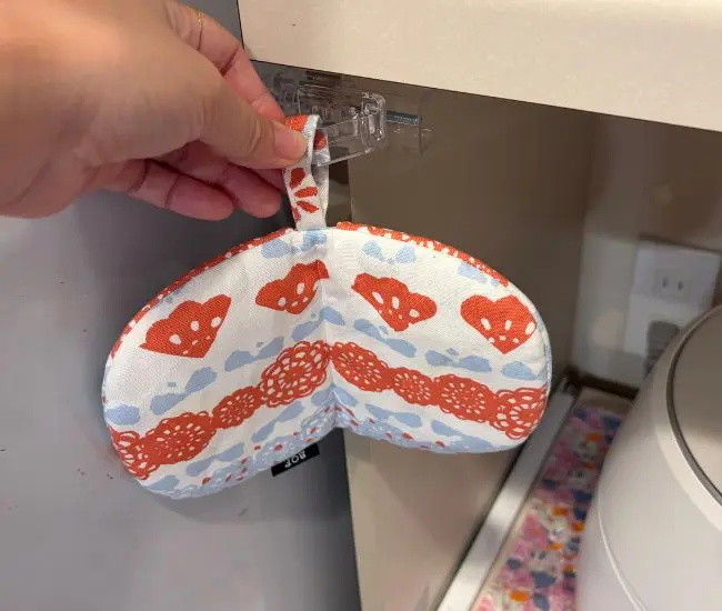 ミトンをかける写真（撮影：grapeライフハック編集部）