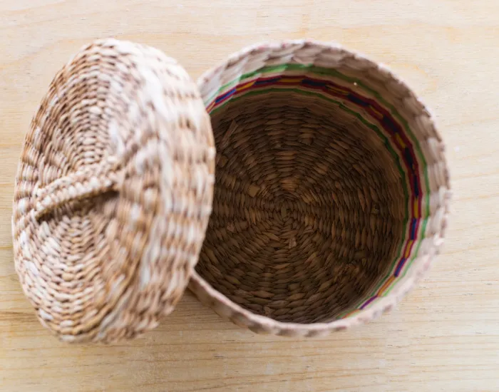 蓋つきのカゴ
