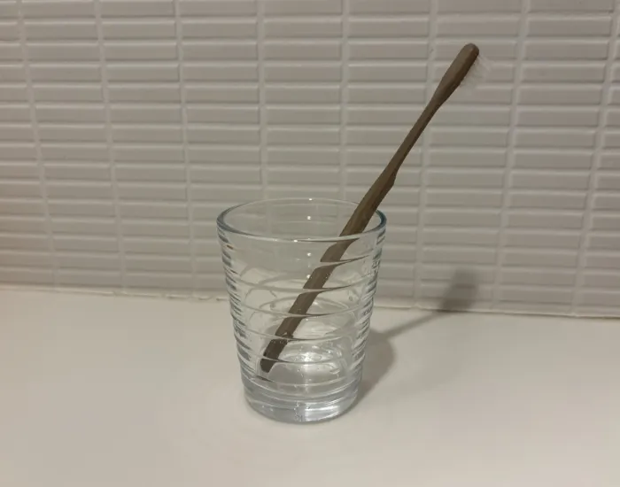 コップに入った歯ブラシ