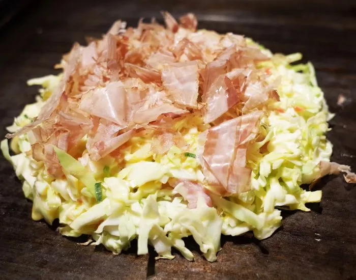調理途中のお好み焼き