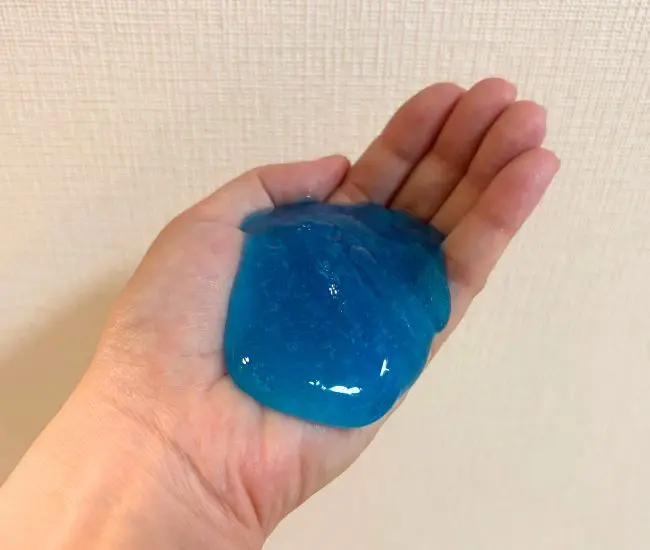ジェルクリーナーを手に取った様子（撮影：grapeライフハック編集部）