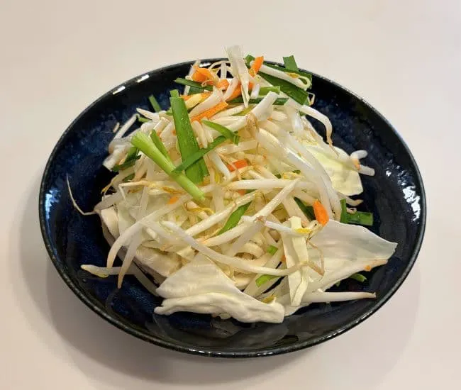 お皿に材料をのせた様子（撮影：grapeフード編集部）