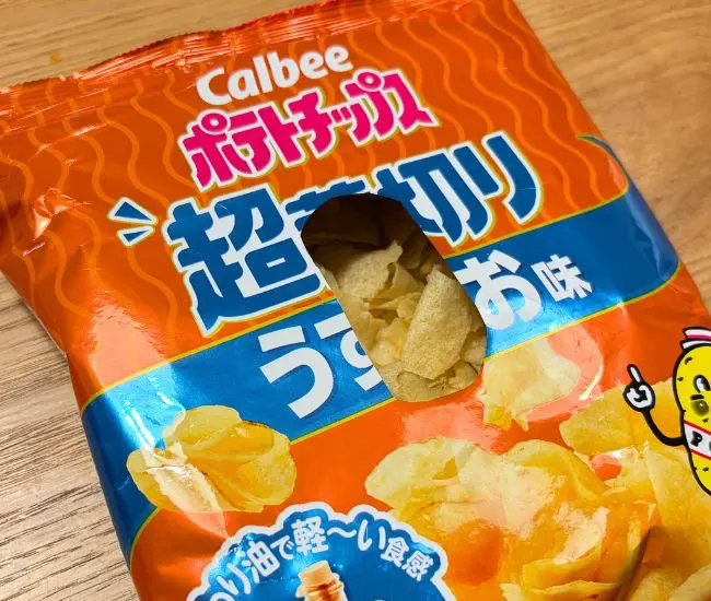 袋をカットした様子（撮影：grapeライフハック編集部）