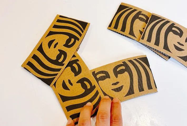 スリーブを組んでいく画像（撮影：キジカク）