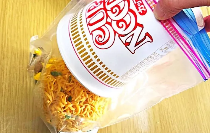 『カップヌードル炒飯』を作る写真（撮影：キジカク）