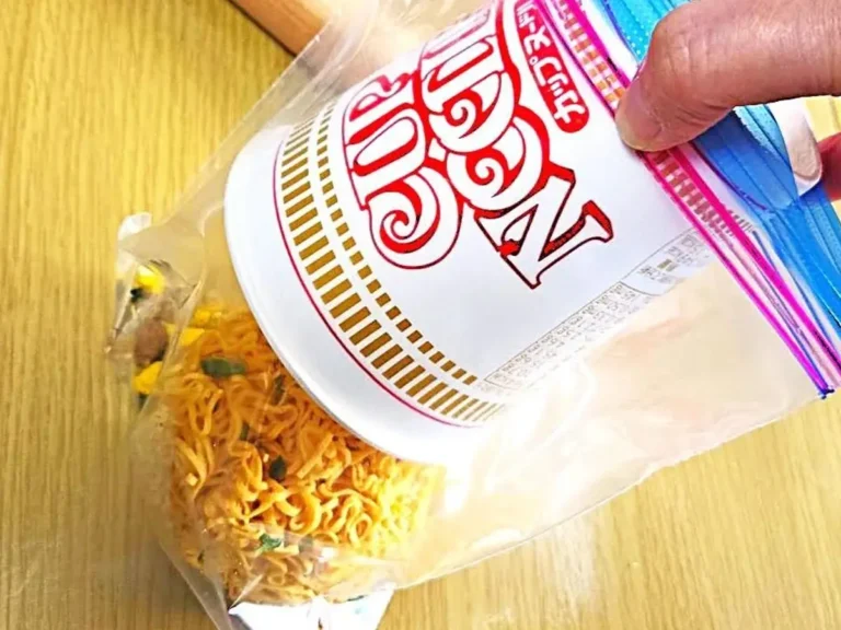 『カップヌードル炒飯』を作る写真（撮影：キジカク）