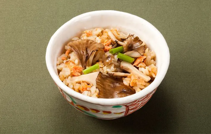 炊き込みご飯の写真