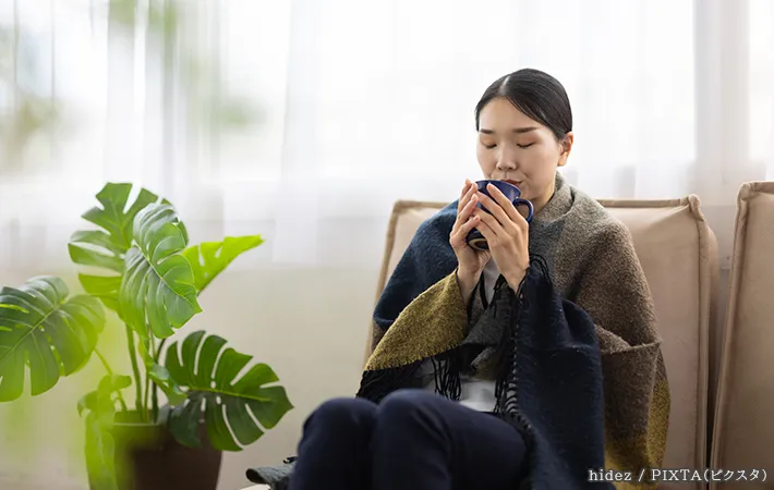 植物と女性の写真