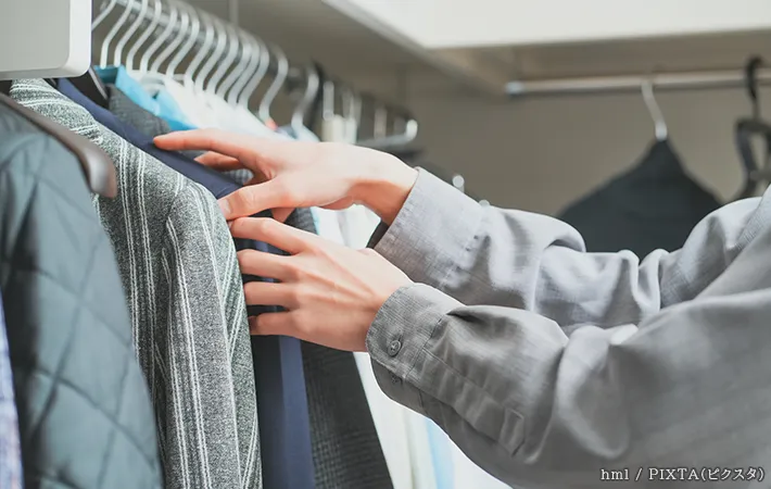 クローゼットの洋服の写真