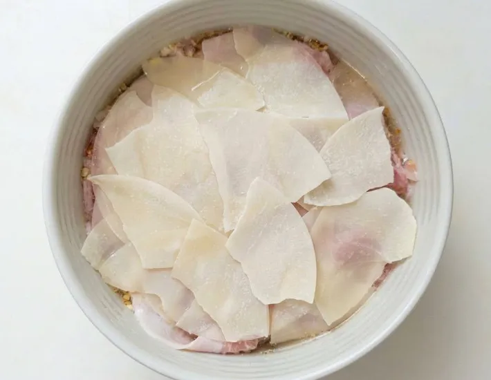 『餃子の皮のワンタンスープ』を作る写真（撮影：grapeフード編集部）