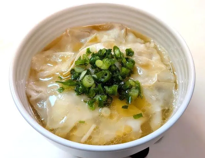 『餃子の皮のワンタンスープ』の完成写真（撮影：grapeフード編集部）