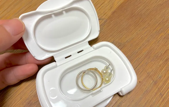 指輪とピアスを入れた画像（撮影：エニママ）