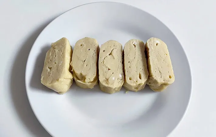 玉子焼きをカットした後の画像（撮影:エニママ）