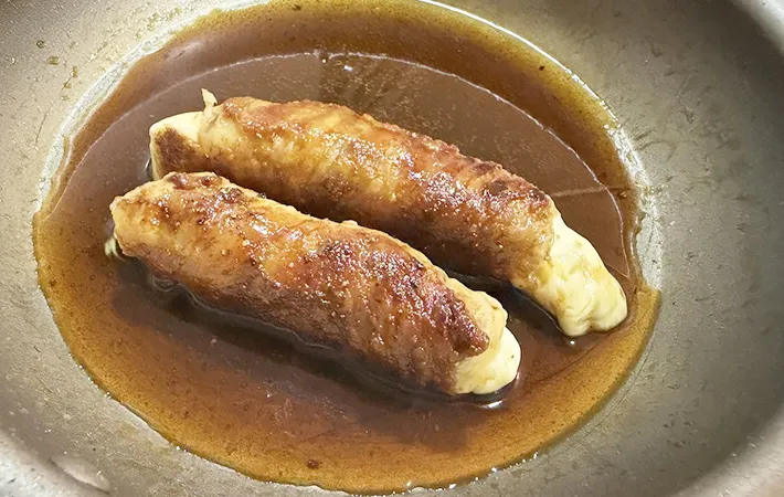 タレにからめた肉巻きの画像（撮影：エニママ）