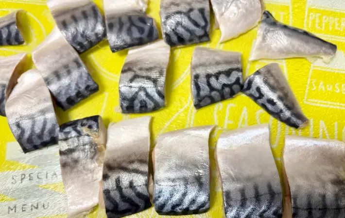 食べやすい大きさに切り分けた鯖の画像（撮影：エニママ）