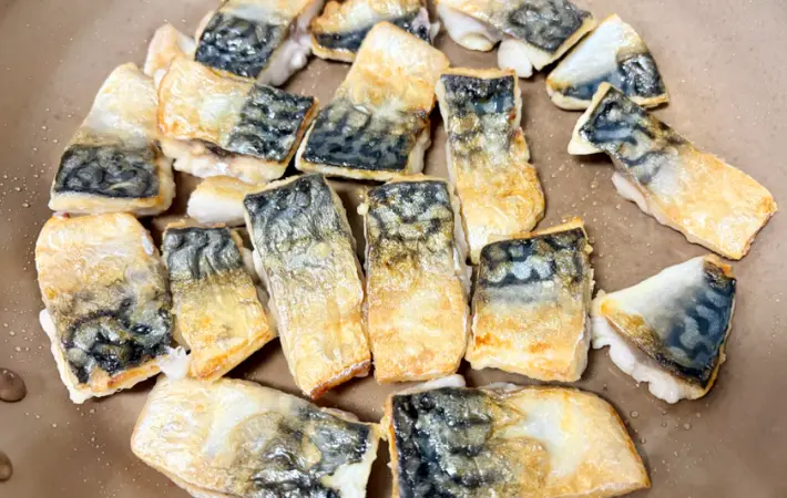 焼き目が付いた鯖の画像（撮影：エニママ）