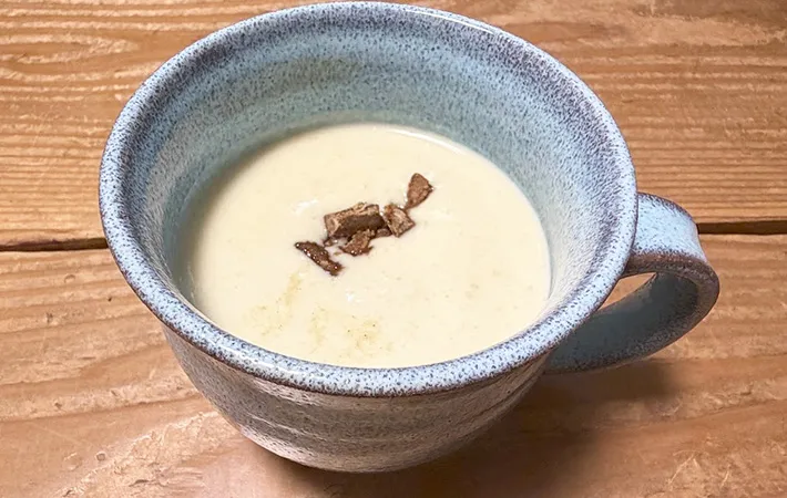 カップに入れて黒糖をトッピングした後の画像（撮影:エニママ）　