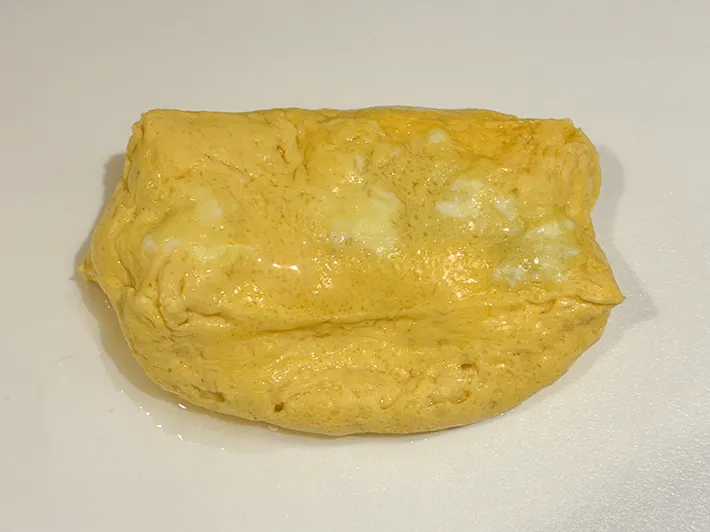 取り出しただし巻き卵（撮影：grapeフード編集部）