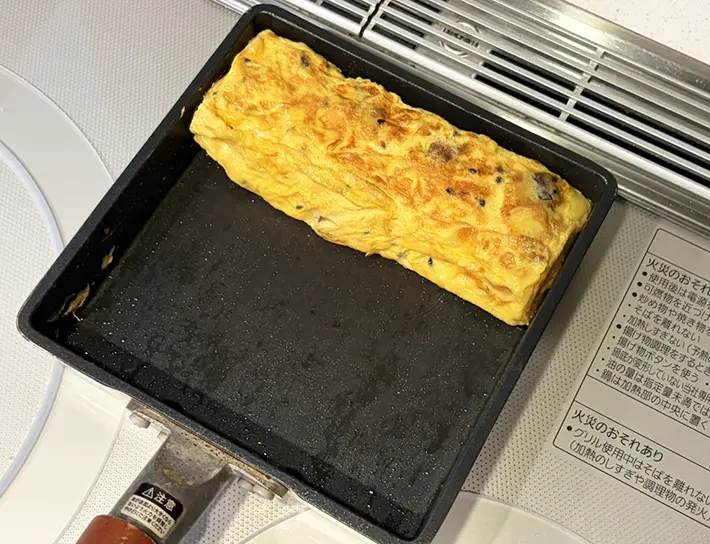 玉子焼きを巻いた写真（撮影：grapeフード編集部）