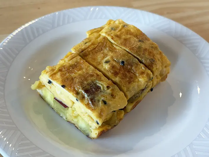 サツマイモ入りの玉子焼きの写真（撮影：grapeフード編集部）